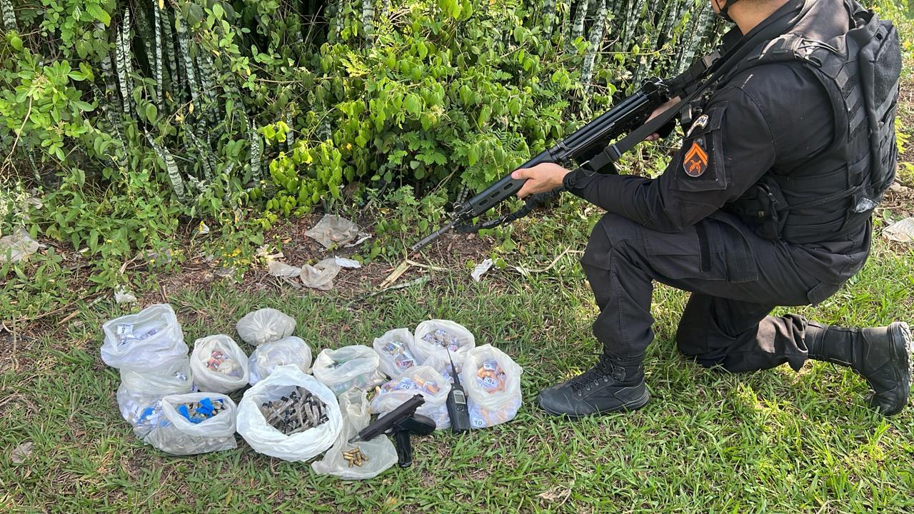 7° BPM  apreende drogas e arma no bairro Santa Izabel após informações do Disque Denúncia 